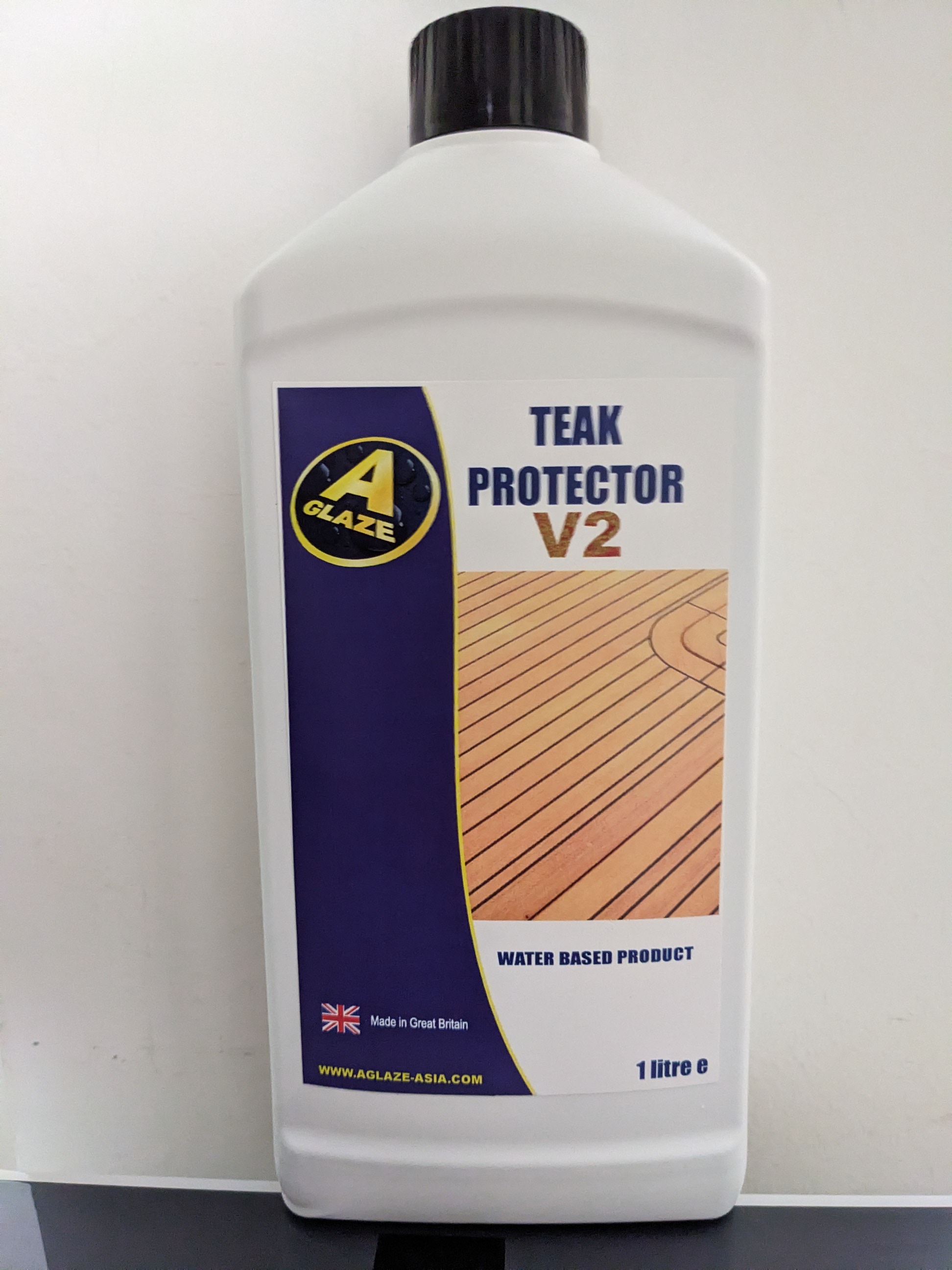 Teak Protector maintains the original light brown colour of teak for a longer time. Lasts up to 4 times longer than teak oil and up to twice as long as teak sealers. Totally environmentally friendly as it’s 100% water based.